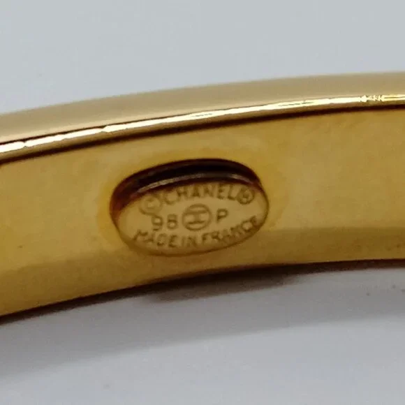 Chanel Bangle Gold 98 P 500-081425